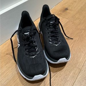 Men’s Hoka Mach 4 in size 10D